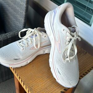 Brooks Women's Ghost 15 Running Shoes